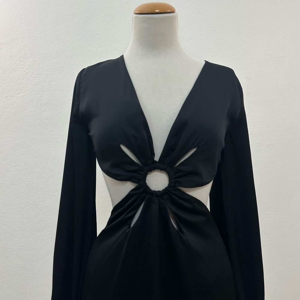 NEW SABO Skirt Cutout Dress in Black - Picture 4 of 11